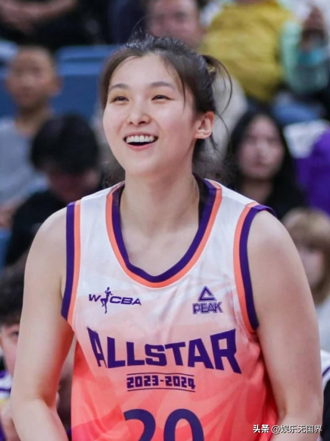外籍篮球运动员在全球赛事中大显身手