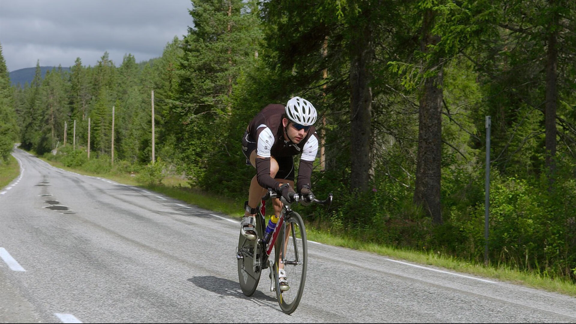 库里连续十二场比赛得分超过险胜，MAD不断突破！气势如虹延续