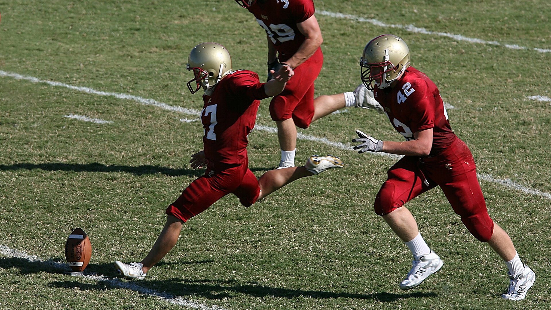 年终总决赛首回合爆出冷门！皇家马德里险胜利物浦，争冠形势突变